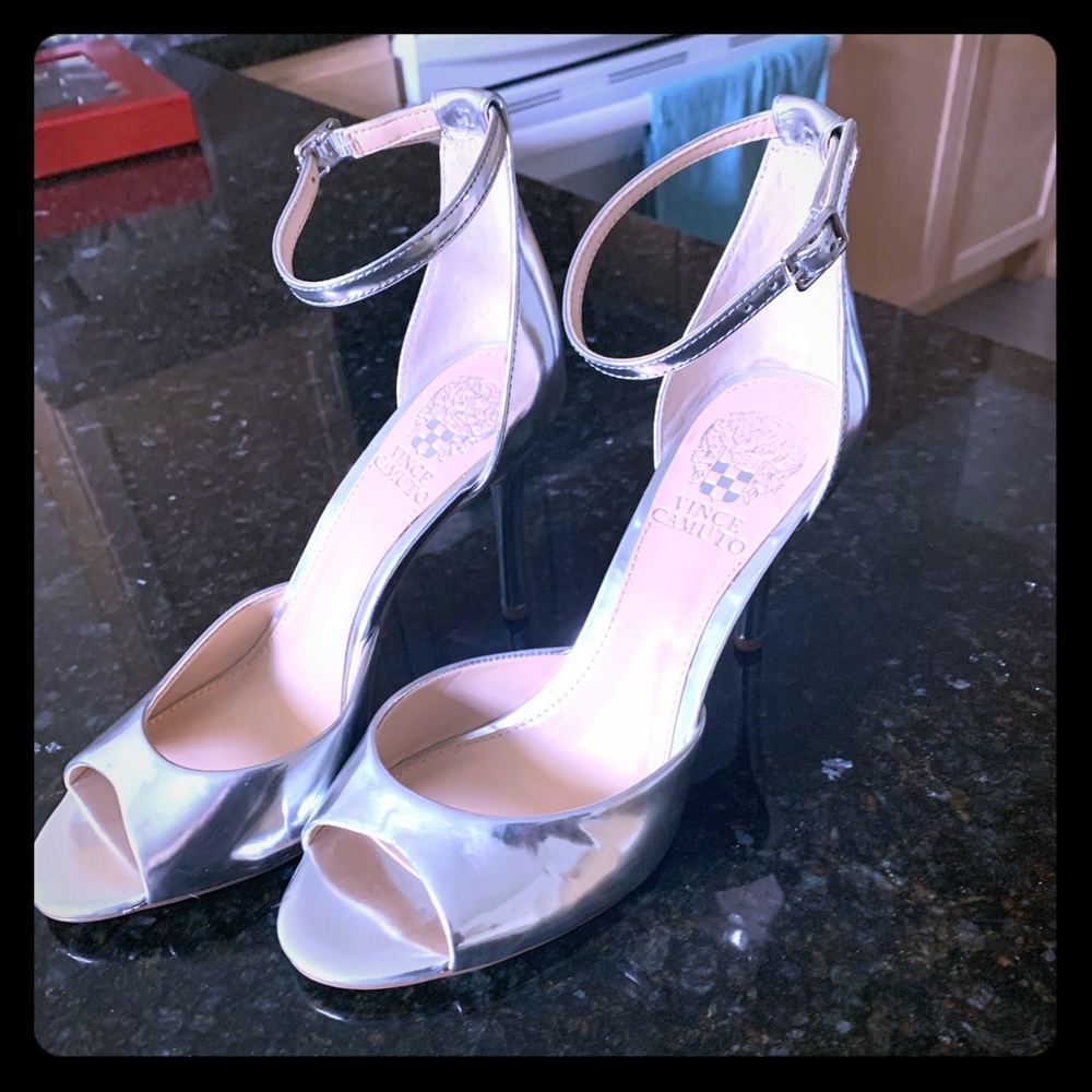 Vince camuto silver high heel very elegant new